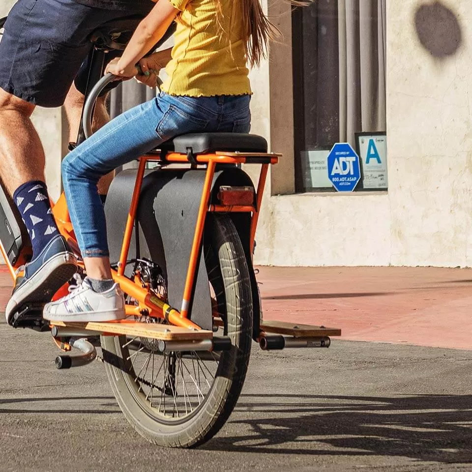 yuba_bikes_kombi_E5_orange_Sideboard_bamboo